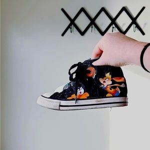 Looney tunes Converse size 10c.